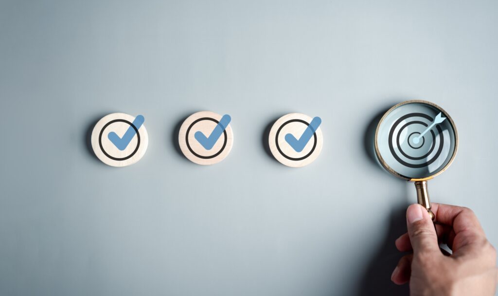 業務改善のチェックリスト。標準化・認証・コンプライアンスのイメージ素材