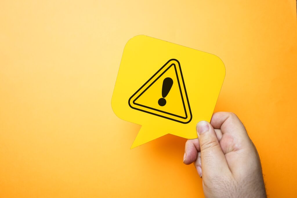 警告や安全確認を意味する、感嘆符（ビックリマーク）のコンセプトイメージ。