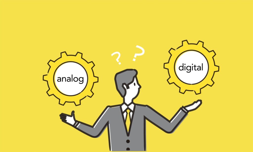 アナログとデジタルを比較するビジネスマンのイラスト